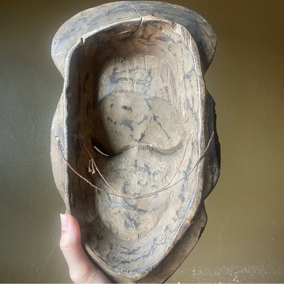 Vintage Hand-carved Wooden Tribal Mask - Picture 3 of 4
